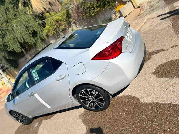 السلام عليكم
للبيع كورلا 2017 امريكي فول 1/1 SE
بصمه - فتحه سقف - بصمه ابواب - بصمه صندوق - شفتات ستيرن - اشاير مري - مري هيتر - رادار امامي ( توقف ذاتي ) - خروج عن المسار - مثبت سرعه كروس - تحكمات ستيرن - شاشه كبيره - كشن مخمل وجلد حضن - زنون عالي ناصي بلادي 
 3 انضمه قياده سبورت - نورمال - ايكو
السياره ماشيه 91 ميل 
رقم بغداد  بأسمي تحويل ثاني يوم سنويه جديده 
حادث السياره بارد بدون اي ايرباك ولا دواخل 
صور الحادث موجوده بلمنشور
عنوان ديالئ     الاستفسار  ***********
