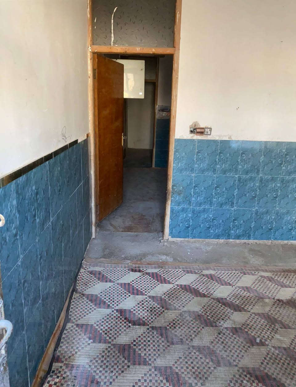 السلام عليكم بيت للبيع ١٠٠متر حي البساتين قريب ع شارع العام سكف سندويج ينباع بسعر كاع 30 وبي مجال للاستفسار الاتصال على الرقم ***********
