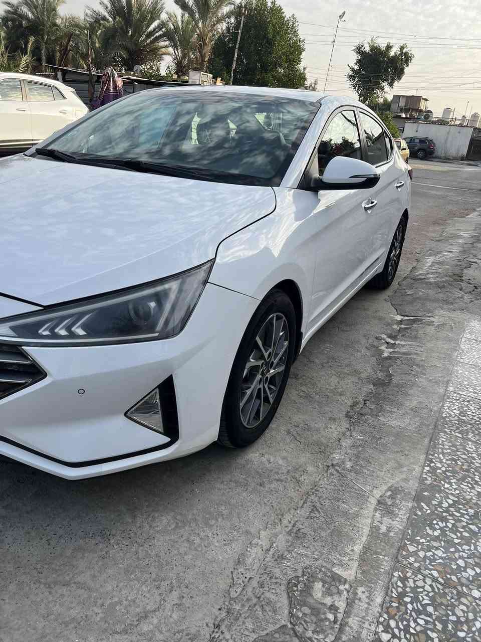 2020 خليجي بدون صبغ وبدون ضربه سياره نظيفه جدا فول مواصفات للاستفسار الاتصال على 0773 142 8077
