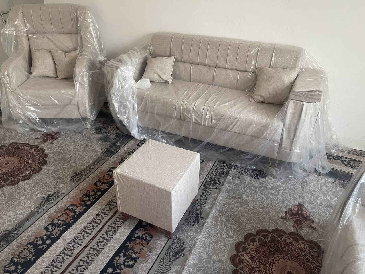 السلام عليكم للبيع عشر مقاعد جديده ممستعمله ابد 600 و بيها مجال للاستفسار ‭***********
