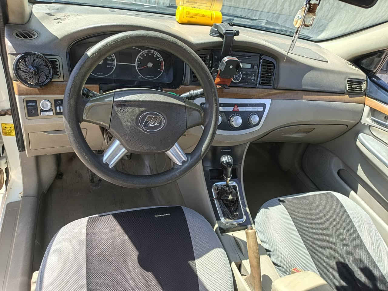 للبيع ليفان موديل 2013 رقم كربلاء إنكليزي بأسمي مداور ثاني يوم محرك كير كفالة بيه بارد باب الخلفي عكس السائق وبارد بسيط باب السائق حداديه 95٪ سيارة جاهزه كهربائيات كله شغاله فقط التبريد عاطل للاستفسار مكاني كربلاء ***********//***********
