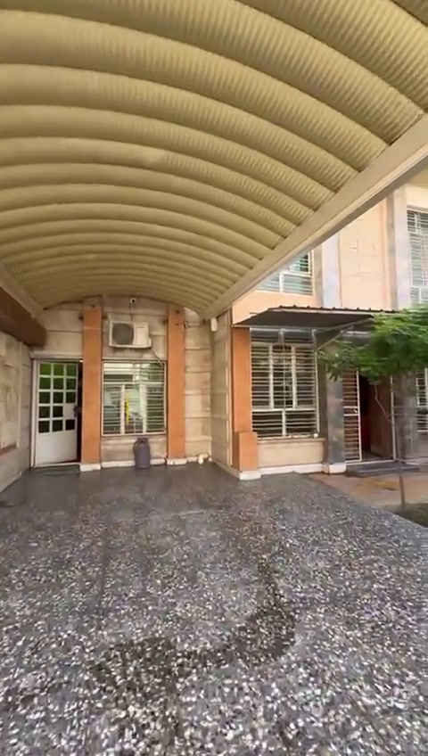 البحث 
🏡 بيت للإيجار – حي المتنبي (قرب 14 رمضان)

📐 المساحة: 250 متر (ركن)

🔹 يتكون من:
 • كراج كبير 🚗
 • حديقة 🌿
 • 2 غرف نوم مريحة
 • غرفة ماستر
 • صالة استقبال واسعة
 • مدخلين للبيت
 • مطبخ مجهز
 • 2 خدمات
 • حولي صغير

🛋️ البيت مؤثث بالكامل وجاهز للسكن

💰 السعر: (30$
واتس *********** 

#بغداد #المنصور #ايجارات #الحارثية #الكرخ
