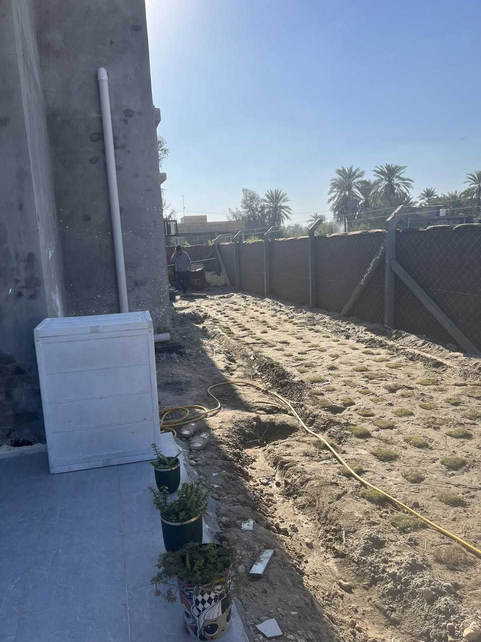 دار للبيع 
مساحة 280م طابو زراعي سند25
بناء حديث وخدمات كامله
@@@
نقص فقط سياج وتطبيگ السطح
@@@
ملاحظه تريد واقع حال تريده كامل 
@@@
يحتوي على
غرف نوم عدد2
كلدور
مطبخ
استقبال
كراج وحديقه
الموقع //ورديه داخل المقاطعه المقابل مدرسة مالك الأشتر الابتدائية
للاستفسار اكثر الاتصال على الرقم 
***********
