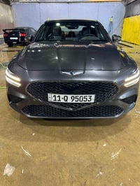 جنسيس g70 موديل 2023 ماشية 42 كم  محرك 4 سلندر دفع رباعي لون رصاصي داخ...