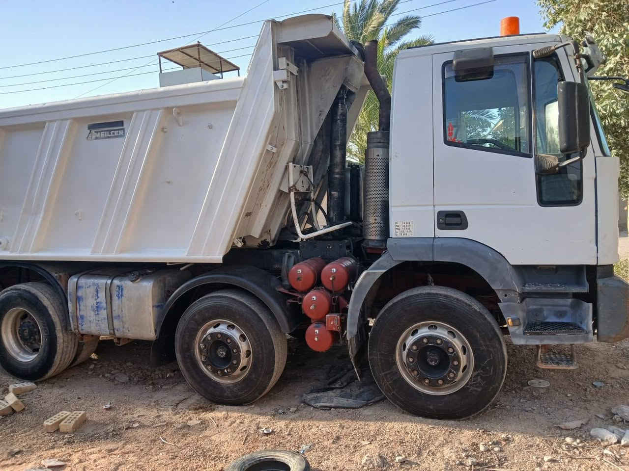 السلام عليكم اللبيع افيكو عكرب موديل ٢٠٠٤ رقم  جديد محرك ٦ بم ونوزل السياره خير من الله مكان بغداد الدوره ***********
