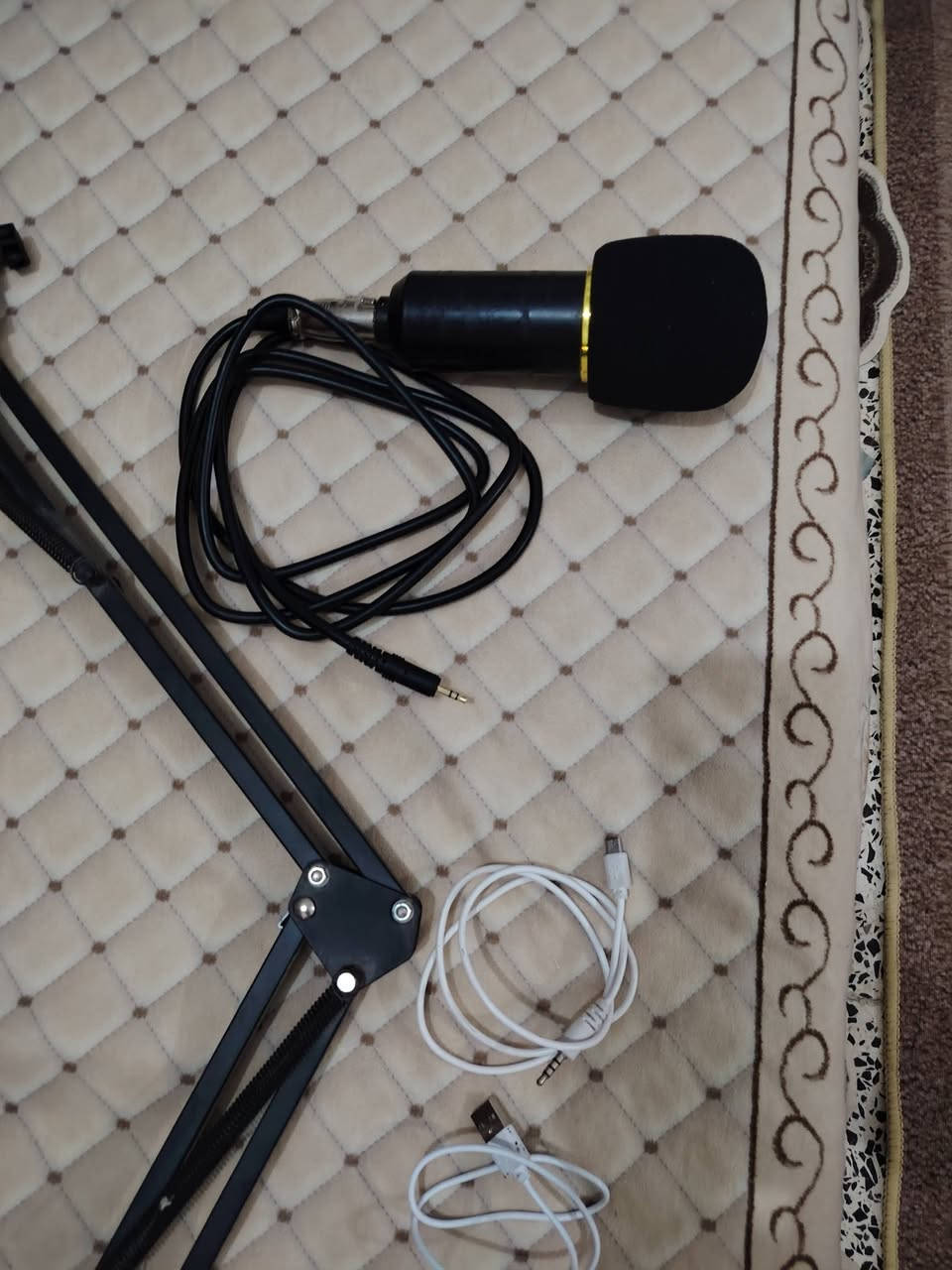 كارت صوت مع كامل ملحقاته ب25 وتوصيل مجاني لباب بيتك...للاستفسار المراسلة او الاتصال ***********
