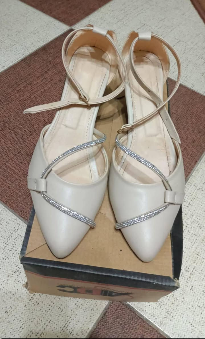 للبيع
مقاس ٣٨ او ٣٩


**إذا كنت صاحب هذا الإعلان وتريد حذفه لأي سبب، رجاءا أرسل رسالة إلى الدعم الفني**