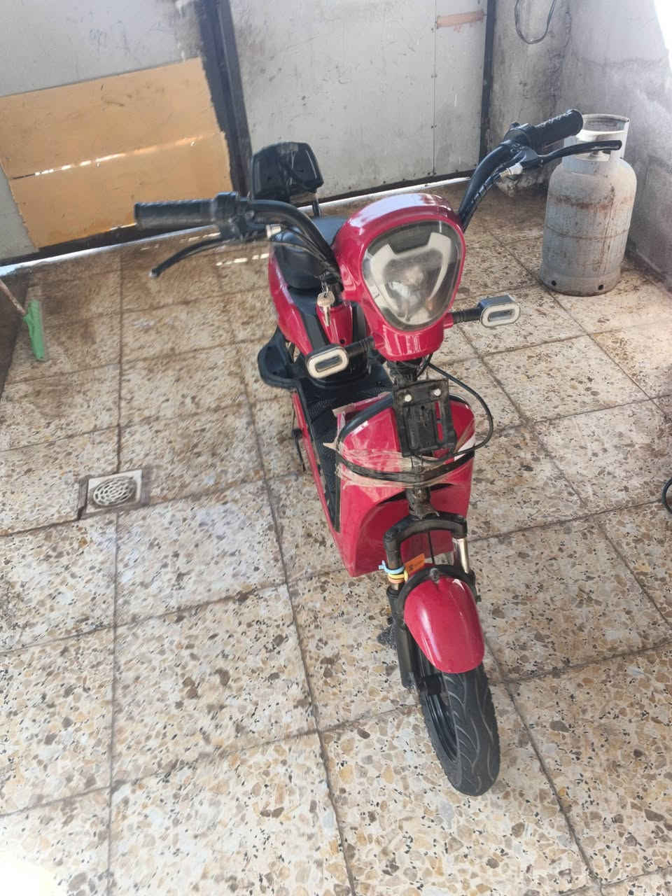 دراجه شحن للبيع بسعر مناسب.. 225 الف وبيها مجال  بطاريات ممتازه عدد 4 كبيره مع شاحنه GT اصليه
للمعلومات 
***********
