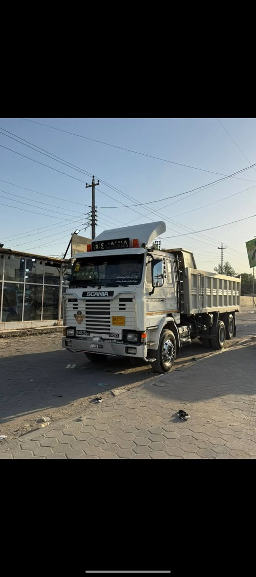 السلام عليكم سكانيا 43 ماكينه 8 0 9 جير 900 سياره جديده كفاله عامه هذا رقم راعيها***********
