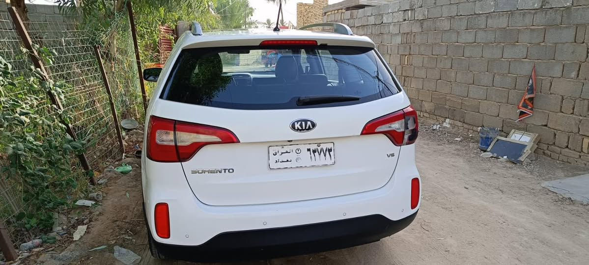 سياره سورنتو
خليجي موديل 2014
موصفات بنرامه 
حساسات امامي وخلفي 
بصمه مانع نزلق 
سياره مكفوله 
بس بيه بارد شويه
استفسار ***********
