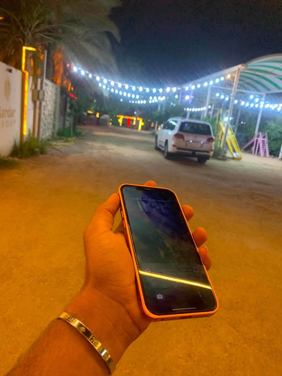 ١٢ برو ماكس شرق اوسط عربي بس بطاريه مبدل بيه الباقي كفاله جهاز يخبل معنه كلمه تجي تفحص وخذه ويا ما كان الي يعجبك  ***********
