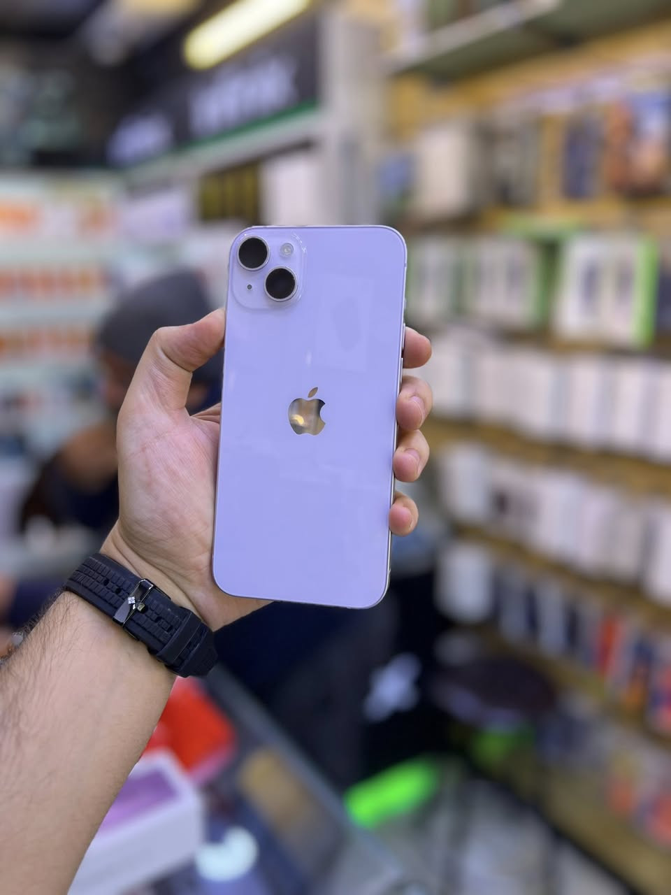 ايفون ١٤ بلاس📱( ايسم ) ذاكره ١٢٨ و بطاريته ٨٩٪؜ نظافة الجهاز✅✅مية بالمية
ملحقاته كاملة مع ضمان خمس أيام 
السعر ٤٧٥ ألف 
العنوان بغداد / البياع / شارع عشرين 
للاستفسار الرقم ***********
