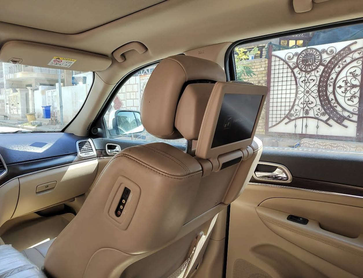 جيب لمتد بلص ٢٠١٤ خليجي مواصفات فورويل بارنوما 3 شاشات
مكفوله  من الحادث والصبغ والكير والمكينه والاكسل والفورويل ممفتوح برغي بيهن السياره جديده بمعنئ الكلمة 

السعر :٢٣٥ وبيها مجال

 فول مواصفات ١/١  لمتدد بلاص 
3 شاشات  
حجم المحرك: 3600
فور ويل 4/4 ماوس 
دبل سلايت بانوراما 
تشغيل عن بعد 
شاشه جبيره 
شفتات ستيرن 
جنطه كهربائي شفط  
حساسات اماميه + خلفية 
سستم صوت 12 سماعة 
دمامي خلفي بلصندوك
اوتو بارك مساعد اصطفاف
قطعتين تبريد ثلج 
كشن خزن ميموري 3 وضعيات
 مقاعد جلد اصليه  بيجي   + اثنين كهرباء (تدفئة+تبريد) 
 كشن خلفية تدفئه
سيدي بلجكمجه 
يدات ستيل اصل 
الداخل صاج ملكي  
 
 كامرة خلفية دوارة اصلية
 استيرن كهرباء +  تدفئة
 فول تحكم استيرن (جهتين امامي + جهتين خلفي) 
 ناقل حركة ٨ نمر
 نظام سبورت s
 نضام اقتصادي
  اشارة بالمري 
كشافات زنون 
كلوب طوارء بلجنطه 
كاعيات بلاد شركة
رقم بغداد بسمي شخصيآ  تحويل مباشر
التواصل على رقم الهاتف
***********
