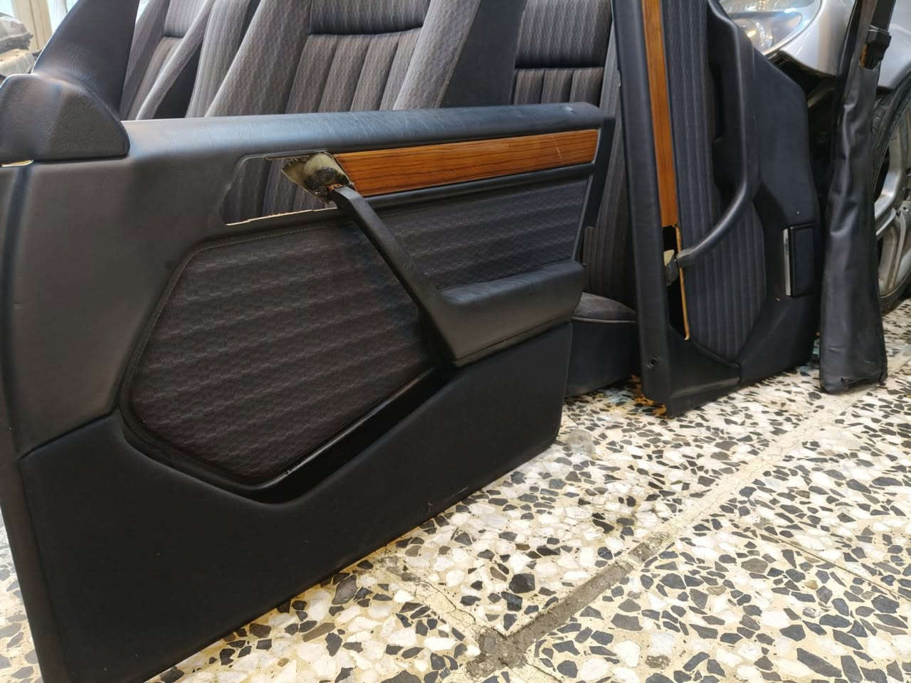 السلام عليكم/غرفه مارسدس دب للبيع وارد يابان جديده استفسار/النجف حي الصناعي بلاوك الاول حسن الشريس/*********** /***********
