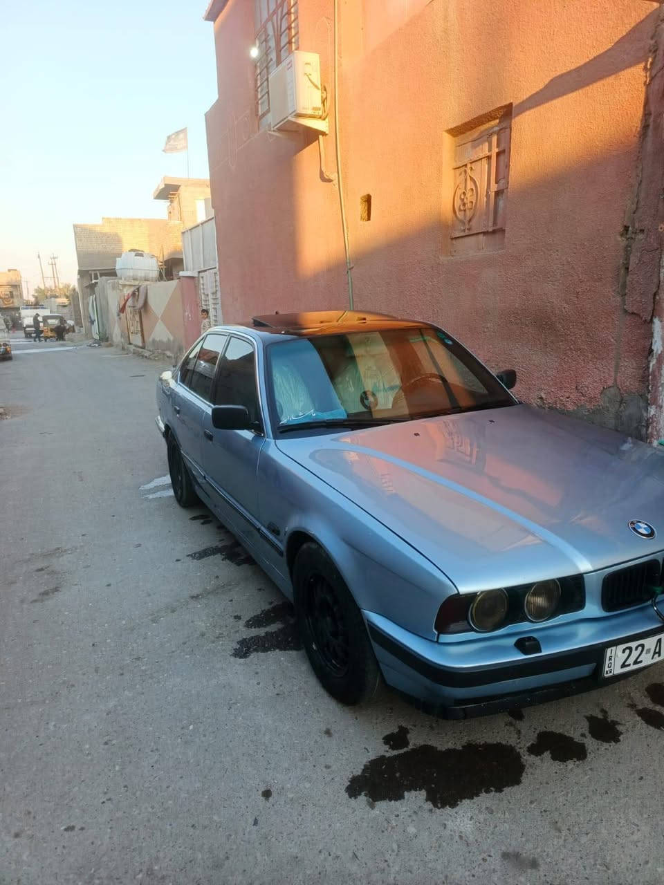 ياالله سلام عليكم شباب للبيع سياره بي ام 525مسكر فانص تخم تاير جديد تخم ويل جديد  بجم  عريض فتحه ابوت  كير ومكينه باجيس  داخل  جلد نضيف مصبوغه عام للجمليه  رقم اربيل بسم عربي سنويه 2030 كامله مكمله  عنوانه بغداد لزعفرنيه  ***********
