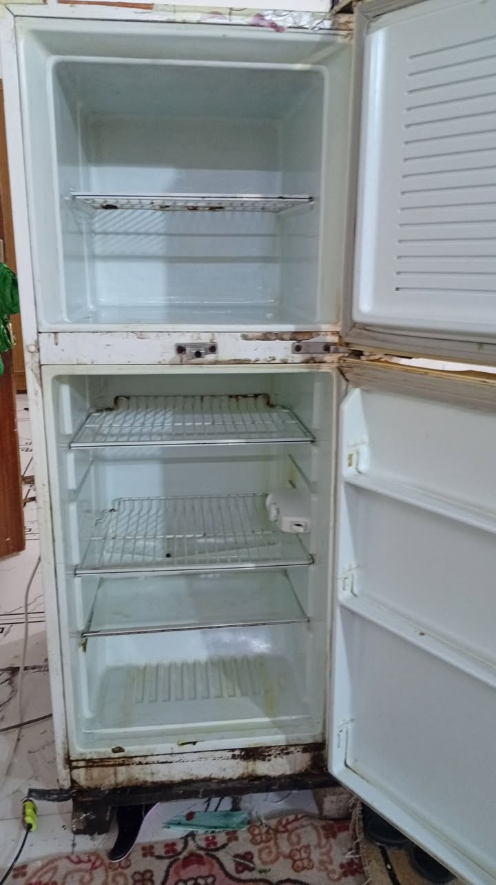 السلام عليكم ثلاجة للبيع شغاله على الفحص سعرها 125وبيها مجال مكاني شط العرب ***********
