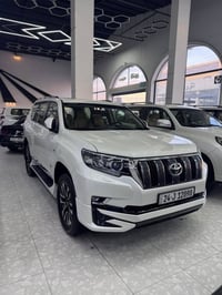 toyota prado 2023 VX  باب ثاني سيارة جديدة   ماشي ٣٥ ألف   سنوية هزة ك...