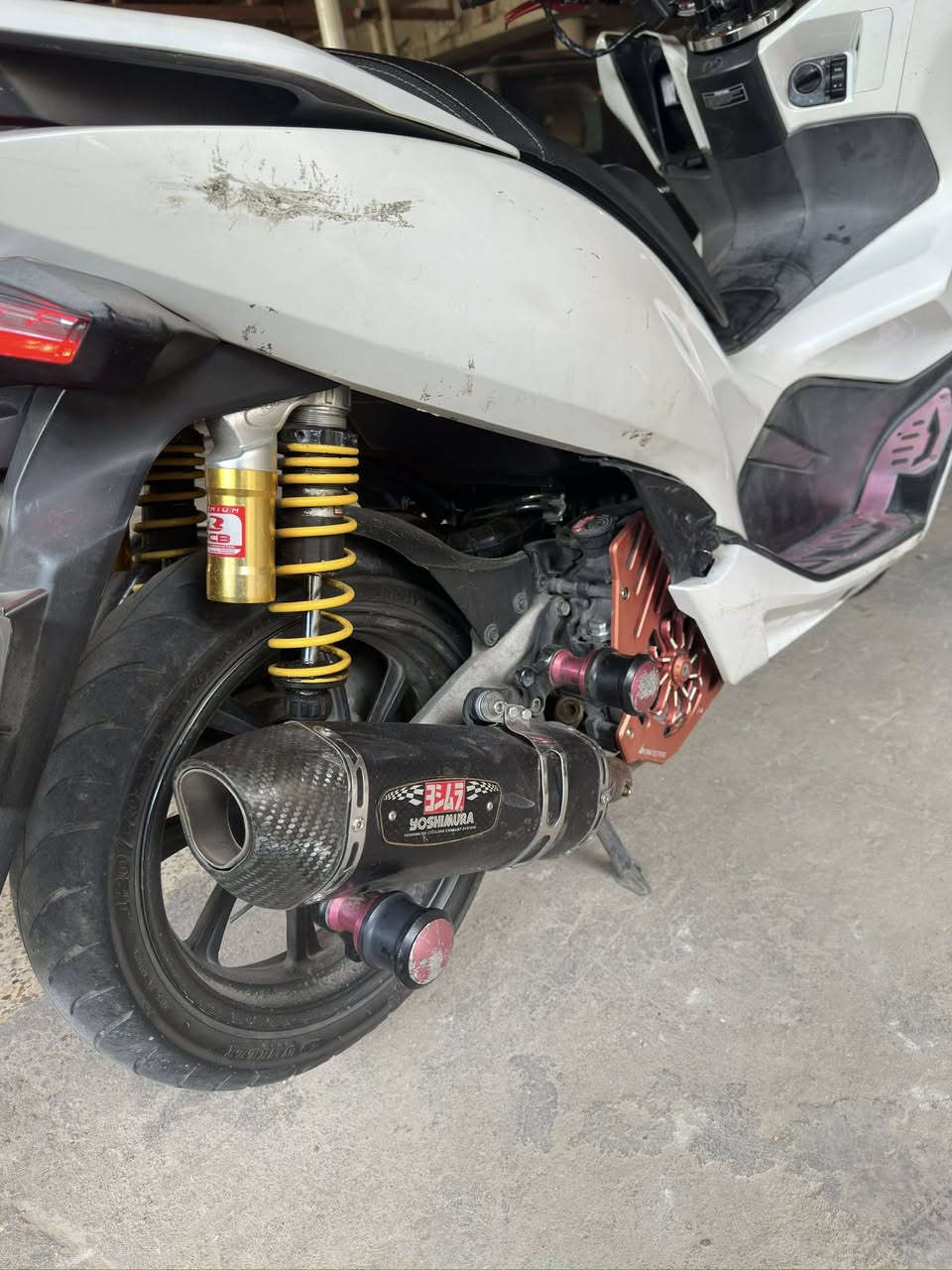 Pcx 
جيل ثالث كوري 
محرك125cc
يولد دراجه كامله مكمله مكفوله كفاله مكينه 
دراجه مزوده 
بصمه ومفتاح احتياطي
مواصفات 
يدات تدفئه
حساس ازدحام
بصمه 
دراجه فول بانزين محسن ودهن موتل
شباب رايدهاً 20 ورقه قفل 
اوراق مابيها اسويلك مكاتبه 
رقمي 
***********
بغداد: وين متريد 
اتصالات مارد بس رسائل

