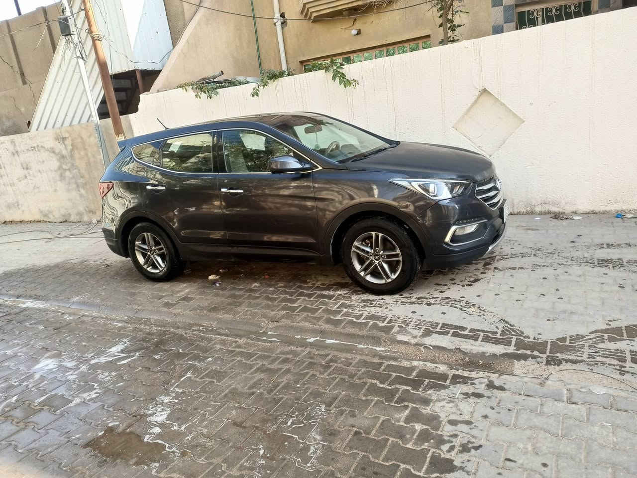 سلام عليكم
سنتافي 2018/ امريكي /خمسه راكب
محرك/ 2400/ جي دي اي
اللون /رصاصي 
الرقم / بابل   بأسمي 
مكان / كربلاء 
الحادث / جاملغ وبنيد بدون دواخل الشاصي  واللغود مابيهن شي والباب الخلفي مرجعي حار  الجاملغ الخلفي بي طخه بسيطه 
كير ومحرك مكفول 
حداديه جديده 
باتري جديد 
السعر / 145  وبيها مجال للشراي 
الموشراي ليدخل رجائآ بدون احراج 
رقم الموبايل ***********
الرقم الثاني ***********
