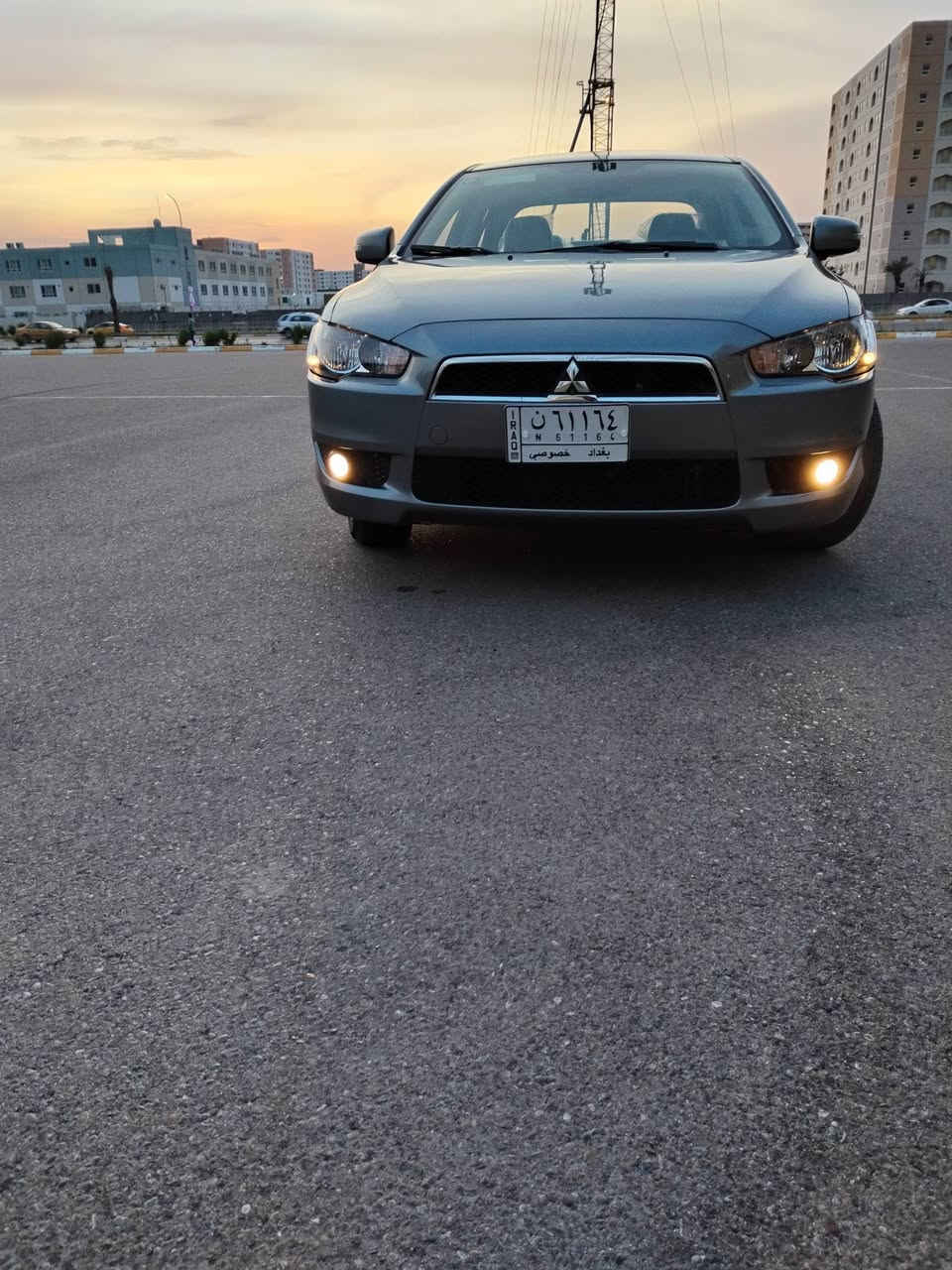 سلام عليكم للبيع لانسر قرش شركه عامه موديل 2016 ماشيه 55 الف بأسمي مكفوله من صبغ والتبديل  رقم بغداد موصفات سياره فتحه سقف تحكم استيرن كامره خلفيه خمسه ويل كب سياره جديده كير مكينه تبريد حداديه مكفولات 
مكان سياره بغداد مجمع بسمايه 
وسعرها 114 ورقه بيها مجال (***********)
