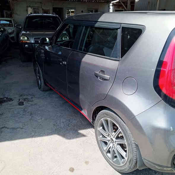 للبيع كيا صول موديل 18 لون فيلي مواصفات فول واحد  على واحد مكينه 1600 تيربو ماشيه 68 الف مكانهه بغداد صليخ بيهه بنيد ضبغ بدون دواخل بدون ارباكات ترهم مراوس السعر  127  ***********.  ***********
