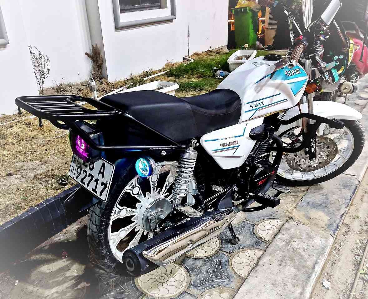 دراجة للبيع (مرقمة نجف بأسمي) 
Cbf  sonlink n-max  5 gear
سي بي اف  سونلنك ماكس  5 گير
مكينة دايون سودة  200cc
مستعملة كم شهر فقط
استعمال شخصي خفيف جدا 
الدراجة رقم وسنوية نجف بأسمي ولوحات

مرتبة ونضيفة مثل الصور 
السعر   1750 الف
للتواصل :
***********
او خاص ماسنجر
