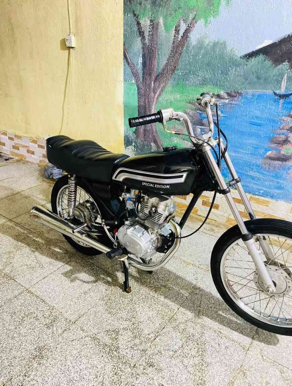 سلام عليكم دراجه تعمير كلك كلك  محرك شلامجه تعميره مديل ماعوزه برغي ٢٥ دراجه حلوه شلعه ومعدل فول دراجه نصبه تخبل العنوان الناصريه مركز السعر٥٢٥ وبيه مجال الرقم ***********
