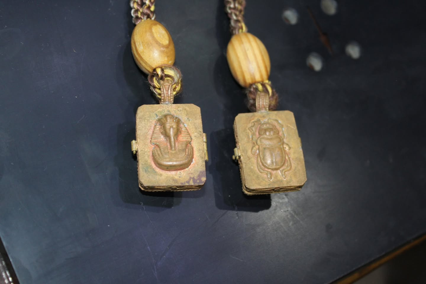 ✨ حوافظ نحاس بطابع أصيل ✨
اختار الهيبة اللي شبهك 👑

🔶 حافظة نحاس مربعة مرصعة بحجر هبهاب طبيعي
قوة، ثبات، وطاقة مميزة ✨

🔷 حافظة نحاس مستطيلة مرصعة بحجر فيروز طبيعي
أناقة وروح شرقية أصيلة 💎

✔️ شغل يدوي متقن
✔️ خامات طبيعية 100%
✔️ قطعة نادرة مش متكررة

📩 ابعتلنا رسالة واعرف السعر والتفاصيل
الكمية محدودة ⏳


**إذا كنت صاحب هذا الإعلان وتريد حذفه لأي سبب، رجاءا أرسل رسالة إلى الدعم الفني**