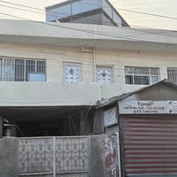 شقه طابق ثاني معزولة بباب منفصل للايجار الموقع في الغدير الشارع الرئيس...