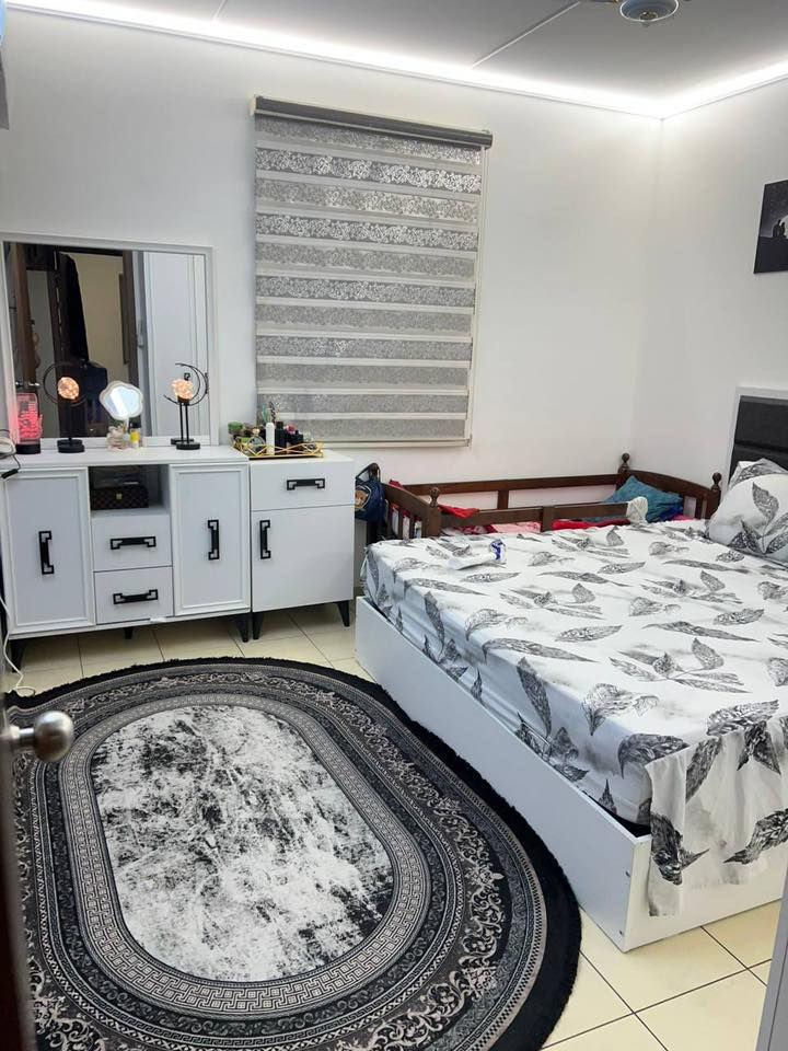 للبيع/مساحة 120م نمط شرقي A905
مؤثثه فول اثاث وراقي مودرن
ديكورات وورق جدران ونضيفه
جدا  واصل 44،500،000 مليون 
مطلوبه 15 شهر مصفره كل الخدمات
تسدد المطلوبتهن الشقه وتتحول
مباشرتاً باسمك 
سعر البيع 95 مليون قفللللللللللل

للاستفسار اكثر اتصال او واتساب
***********
