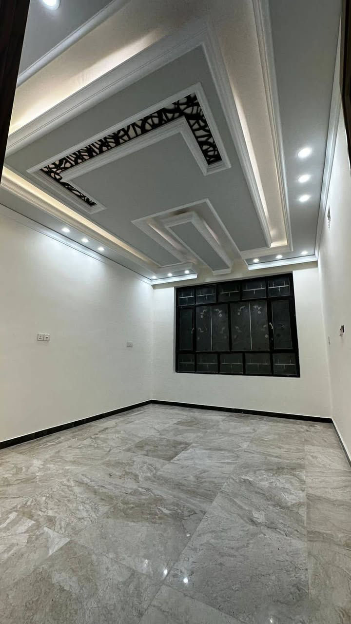 #شركة_ارض_ادم_للوساطة_العقارية 

🏡 بيت للبيع – زيونة محلة 712 | حديث درجة أولى
🔹 المساحة: 140 م²
🔹 الواجهة: 7 م
🔹 النزال: 20 م
مواصفات البيت:
✔️ 5 غرف نوم
✔️ خدمات عدد 4
✔️ مطبخ مع منور (حار وبارد)
✔️ كراج سيارة
✔️ بناء حديث وتشطيبات درجة أولى
📍 الموقع: زيونة – محلة 712
✨ مناسب للسكن العائلي وموقع مميز

التفاصيل اكثر الاتصال
***********
***********
