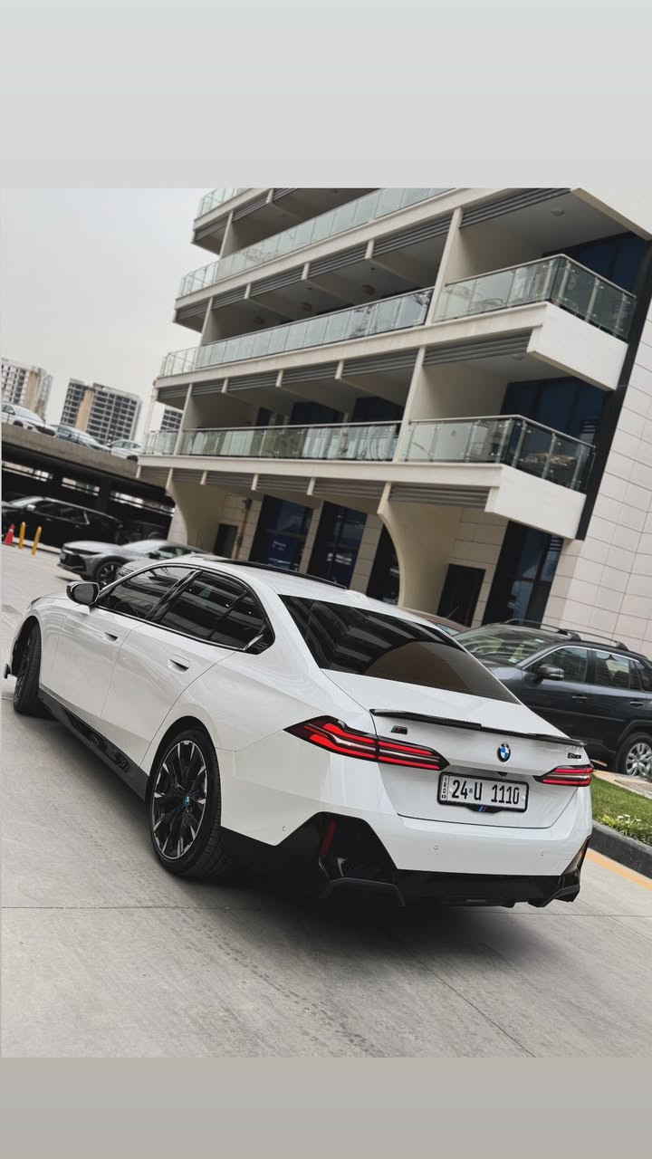 للبيع او المراوس 2024 BMW 530 
كت كامل M PRO رقم شمالي تريد المميز او رقم 
عادي حسب الاتفاق فول مواصفات ..... 

المواصفات 1/1 
📍بصمه 
📍داتا شو 
📍عدد كامرات 5 
📍فتحه سقف   
📍كراسي كهرباء 
📍كراسي جلد 
📍تدفئه تبريد
📍شاشه متصله 
📍نضام ترحيب
📍جنطه كهرباء
📍ماشيه 36 
📍كت كامل 
📍تشغيل عن بعد 
📍بصمه عدد 2 
📍الى اخرر بيها هواي 
--------------------------------------
سياره كلين تايتل وارد امريكي بيها فقط رش كلير 
جاي من امريكا بيبان ثنين وشويه جاملغ كلير فقط 
فقط يعني لاحادث ولاضربه ولاايرباك ولابارد الشراي
اتصال + واتساب  : ***********
