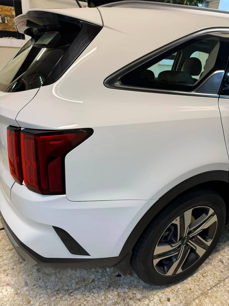 السلام عليكم 
سورنتو موديل ٢٢ خليجي 
مكفولة عده بارد قليل 
فول مواصفات 4X
محرك 6 سلندر 
ماشيه 68
رقم بغداد الجديد بسمي 
مكان السيارة بغداد 
السعر 265 بيها مجال 
الاستفسار ***********

