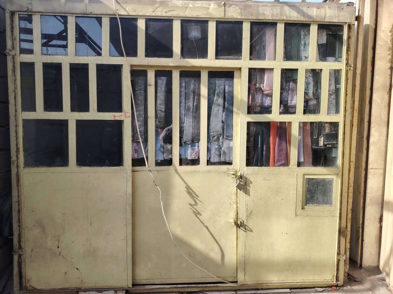 جمخانة للبيع 3×2
ونص  باب سلايد باب حديد نظيف 
للتواصل 
***********

مكلف بالنشر لطفا. 
@إشارة
