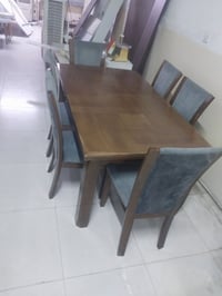 ميز طعام. مع ٦ كراسي درجه أوله خشب زان للبيع السعر. ٢٥٠. الف اتصل ودلل...