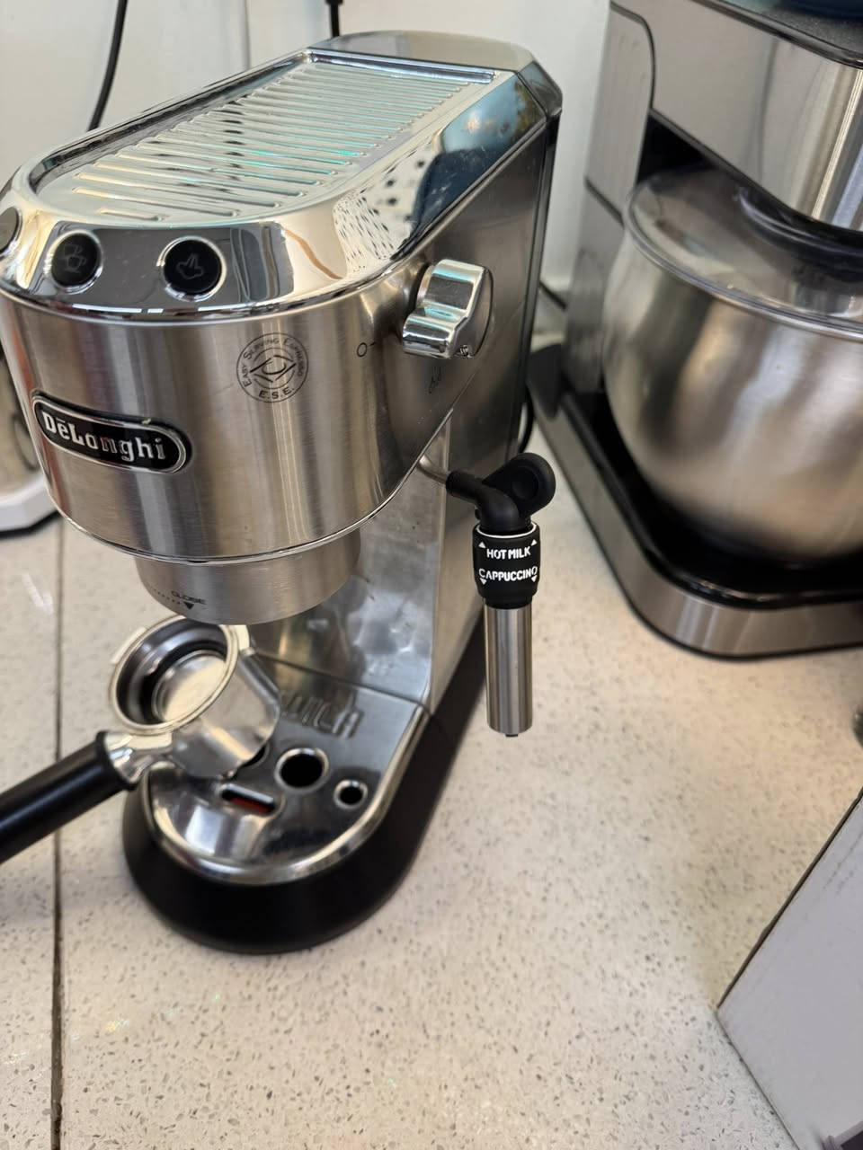 مكينة ديلونجي مع طاحونة
مكينة ديلونجي ديدكا ١٥٠ الف
طاحونة ٧٥ الف
***********
