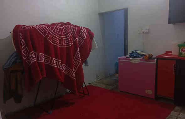 للبيع مباشر مُستعجَل
بيت للبيع في حي الوفاء 50 متر طابقين شارع بانزين خانة خلف شارع المعارض يحتوي البيت على حمام واستقبال وصاله ومطبخ في الطابق الارضي والطابق الاول يحتوي على غرفة كبيرة و صالة صغيره و سطح صغير شارع عرضه 15 و شارع 10 سعر البيت 93 مع مجال 
للتواصل والاستفسار: ***********
