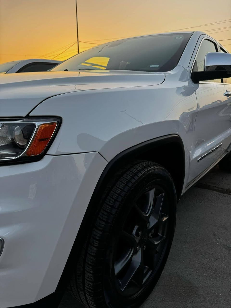 جيب جراند شيروكي Limited X 2022 فول مواصفات امريكي وكالة نظيفة كلين عدا طخة بسيطة موضحة بالصور، ماشية 68 ألف ع وضع الشركة،رقم بغداد سنوية وهزة جديدة تشغيل وإطفاء أوتوماتيكي وتشغيل عن بعد، 5 ركاب، فتحة سقف، بصمة، كشنات كهرباء وخزن ميموري، جلد تدفئة وتبريد، ستيرن مدفأ، صندوق خلفي كهرباء، تاير ويل S، تخم تايرات  بطارية جديدة، سيت أرضيات وكتلوكات الشركة، محرك V6 سعة 3.6 لتر
السعر ٢٩٠ وبيها مجال
*********** واتس
***********
