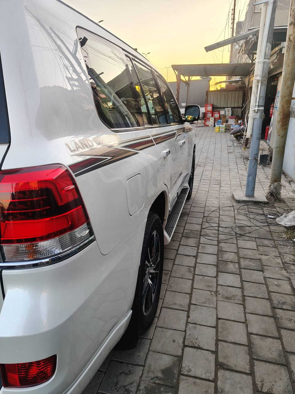 سلام عليكم مكلف بنشر لاند كروز جكساره مديل 2021 اصل بريم 3 دكم DVD
موصفات معروفه داخل اسود 
ماشيه 74 سياره جديده حلوه بيه طخه عله كد اصبعين بجاملخ الخلفي يم قبق البنازين 
بغداد بسمي شرط التحويل 
اعتذر عن لمراوس فقط بيع مكاني بغداد البنوك 
سعر 56و300 وبيه مجال 
***********
