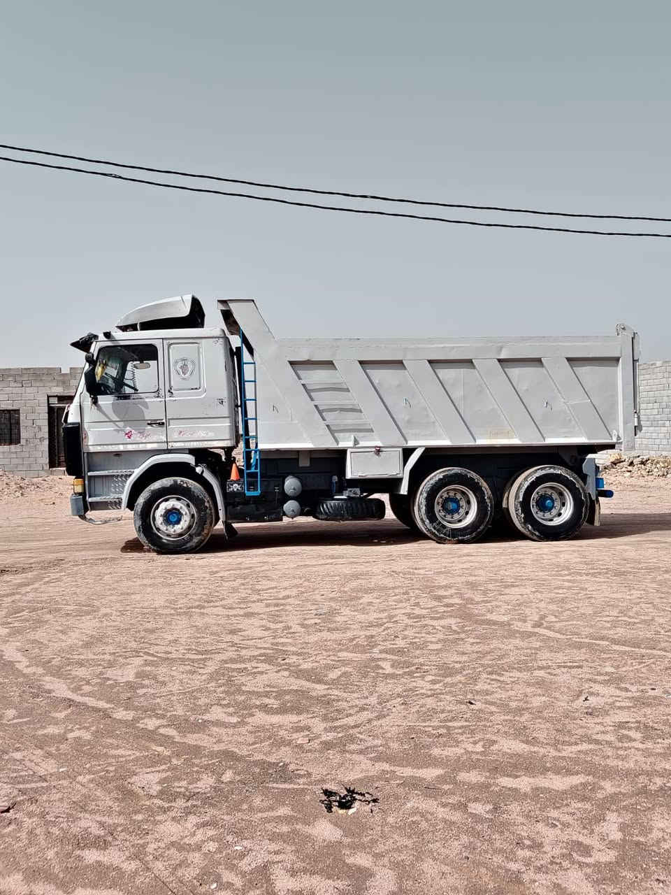 سلام عليكم سياره سكانيه موديل 1991 محرك 8 نضيف مجموعه فراشه تايرات تخم شاصي مكفول سياره كله كفاله رقم نكليزي  سعر 165 وبيه مجال عنوان بصره زبير  مكلف بنشر تفاصيل نتصال *********** اسيه ***********
