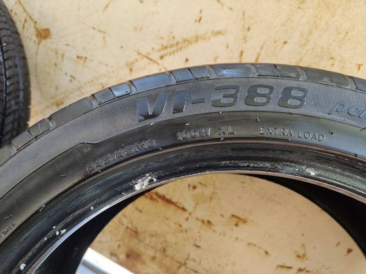 السلام عليكم للبيع مسجل سوناتا هوه الكفر مالته + كفر ثاني مال سوناتا 2011 وزوج تايرات حجم 18 مال سوناتا خليجي نص عمر المسجل والكفرات 70 الف والتايرات 40 مكاني الفلوجة ***********
