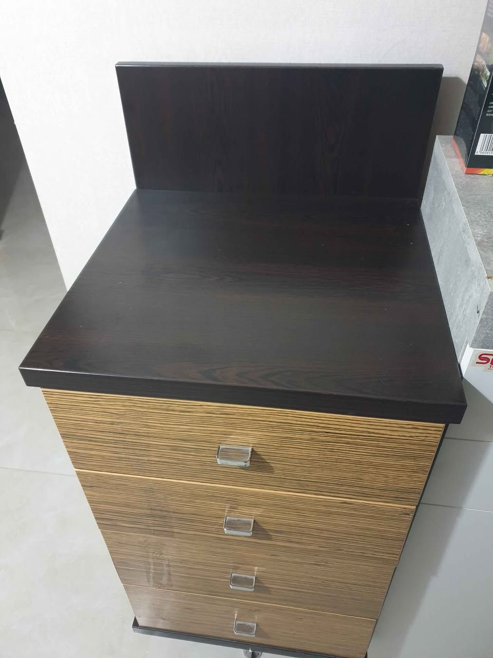 جكمج 4 درج 
نظيف 
السعر 30الف 
قياس 45*45
ارتفاع114 دهوك, العراق


**إذا كنت صاحب هذا الإعلان وتريد حذفه لأي سبب، رجاءا أرسل رسالة إلى الدعم الفني**