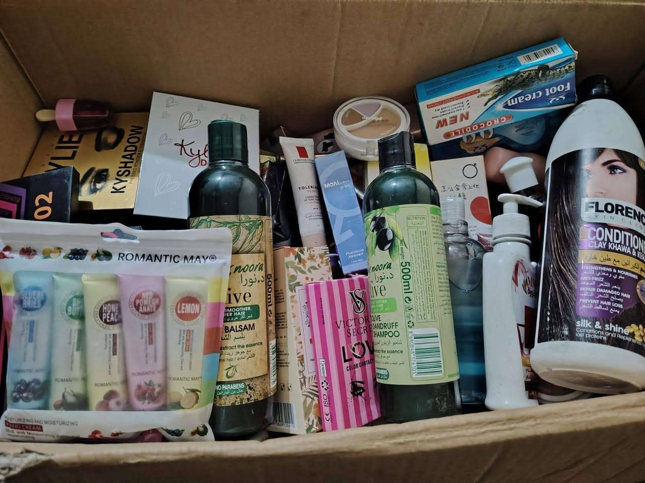 شلعة كراتين مكياج  دبل 6 كراتين ابيعهن شلعة كاملة 
***********
