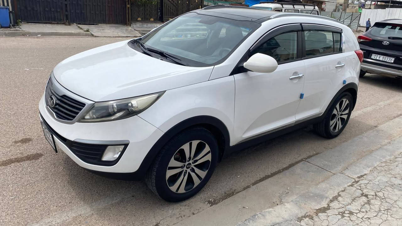 كيا سبورتج خليجي 2014 
مكفوله من الصبغ فول موصفات عدا البصمه 
بنراما لايت عدسه ٥ ويل كب تخم تاير جديد  حساسات خلفي رادار امامي شاشه كامره 
محرك ٢٠٠٠ السياره على وضع الشركه 
رقم مميز  
السياره نضيفه جدا 
هاتف *********** 
المكان بغداد 
السعر ١٦٨ بغداد, العراق
