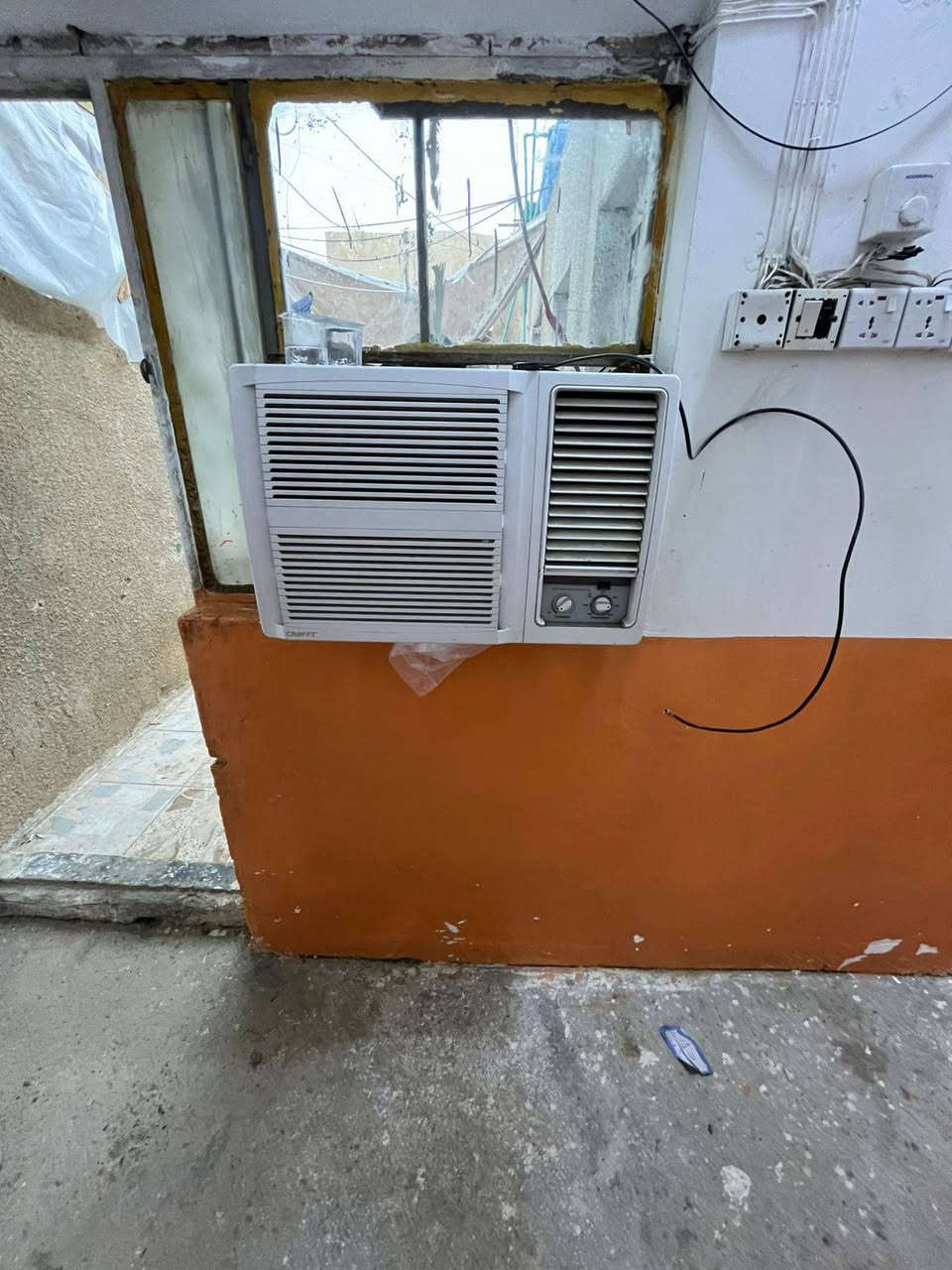 كامنتر ٣قطع ب٢٠٠ الف ومكيف طنين كرفت ب٢٠٠ الف علشغل تدفئة تبريد مكاني بغداد الحبيبية شارع سجة فرع مطعم سلام الاستفسار واتساب علرقم ***********
