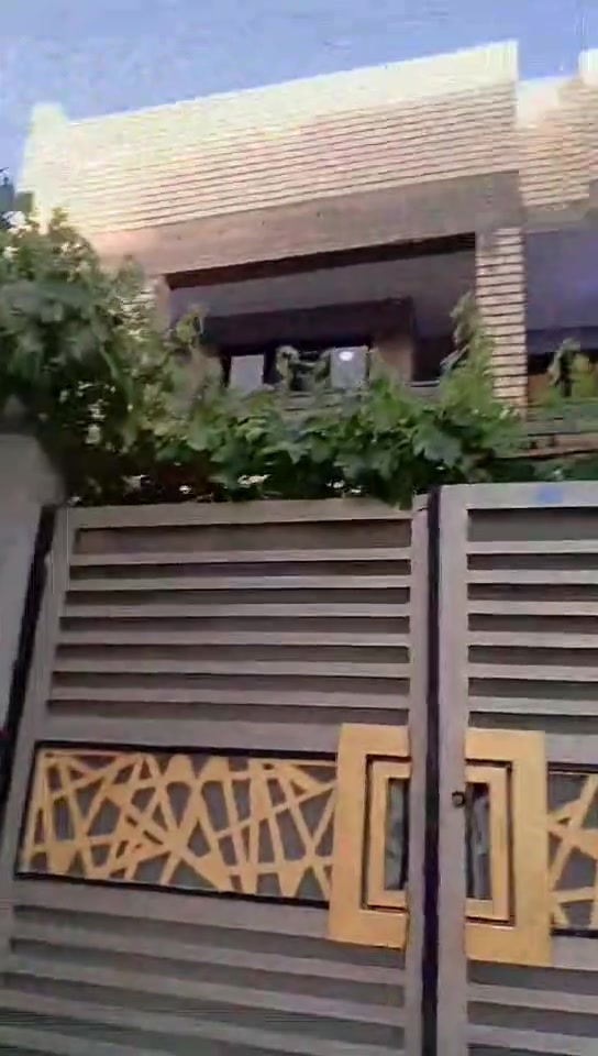 بيت لبيع أو مراوس في الشعله أم نجم شارع الامين قرب مدرسه حجر ابن عدي الابتدائيه بيت جديد بناء 25 مطلوب اسكان لتصال *********** مساحه البيت 140متر. 7في20الواجهه
