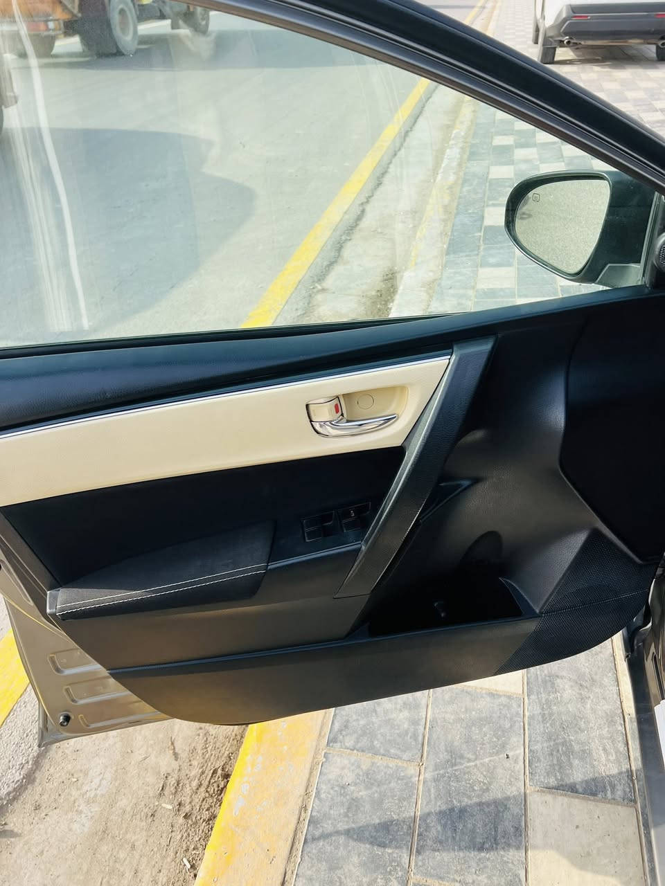 السلام عليكم كورلا 2019LEللبيع
وارد امريكي
 المسافة المقطوعة: [147 الف  

الصدر كله جديد + دسكات وفلنجات جدد
تخم تاير جديد 

الحادث 
جاملغ امامي ايئمن وبنيد وبيه طخات بل عراق 
السيارة نضيفة جدا وممتعوبه مال بيت ومحافضين عليه 
لايت عدسات زنون بلاد رادارات داخل بيجي تبريد ثلج تدفى شغاله شاشه بلادية  وبيه بارد بل جنطه 
ملاحظة سيارة معوقين بعدهة 6 اشهر 
ولمعوق موجود 

 السعر: {117$] ومجال بسيط
 للاتصال: ***********
العنوان: بغداد
