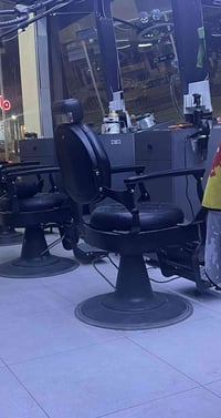 كرسي ملكي للبيع استخدام ٥ اشهر نضيف جدا للبيع ٠٧٨٠٤٥٧٧٩٨١