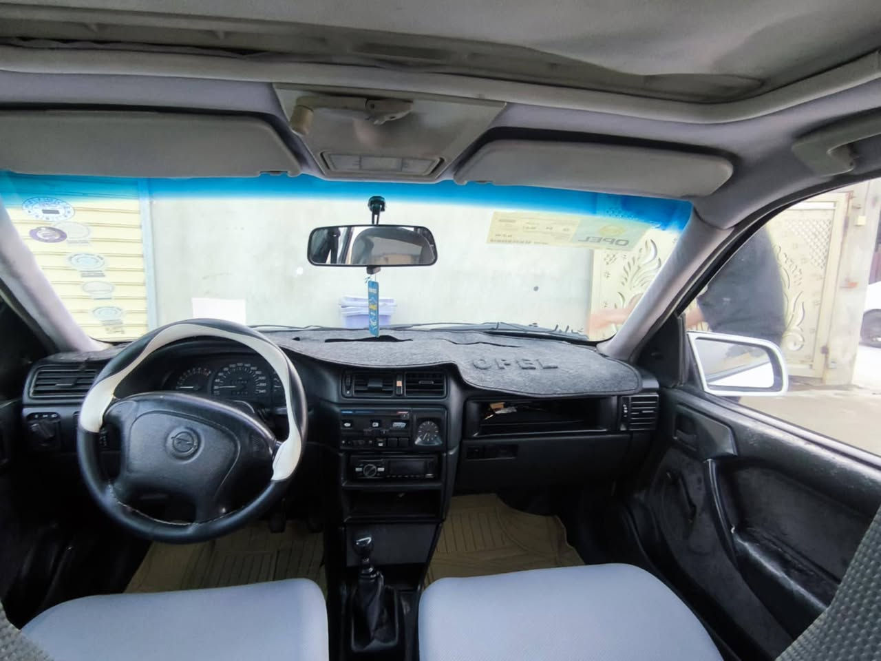 سلام عليكم ورحمة الله وبركاته
اوبل فكترا للبيع حجم ١٨ دوش سلايت موديل ٨٢ 
هزة وسنويه لحد ٢٠٣١ 
بطاقه بانزين بيه اسبوع ويجي
تخم تايرات جديد صدر جديد
بيه فقط دوسات معمره وهلال
سعره ٤٨ وبيه مجال مكاني عمل شعبي 
***********
