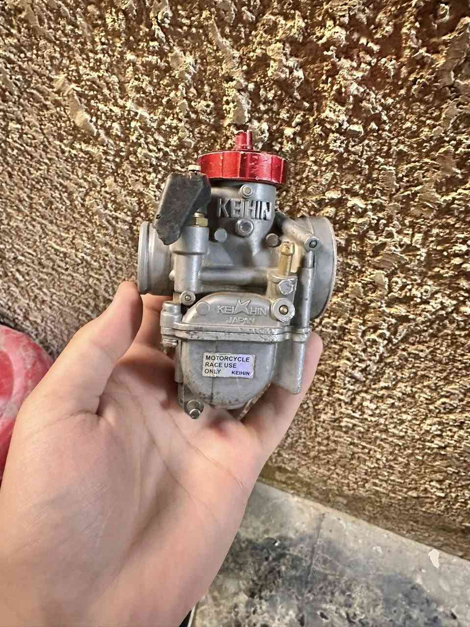 سلام عليكم الدبل الذهبي والفج ب80 او بيه مجال الفج الذهبي 65 أربع بساتم  كابريتر قفاز ب25 عنواني بياع تقاطع درويش ***********
